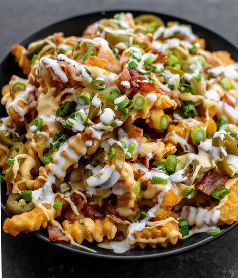 Easy Loaded Bacon Cheese Fries Hot Dog Pasta, Loaded Fries Recipe, Bacon Cheese Fries, Warm Appetizers, Restaurant Appetizers, Seasoned Fries, Hot Appetizers, Loaded Fries, Food Receipt