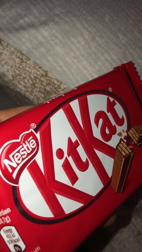 Tumblr Birthday, Chocolate Aesthetic, Chocolate Pictures, Tumblr Food, Dairy Milk Chocolate, Food Drink Photography, Birthday Photography, Aesthetic Tumblr, Tumblr Photography