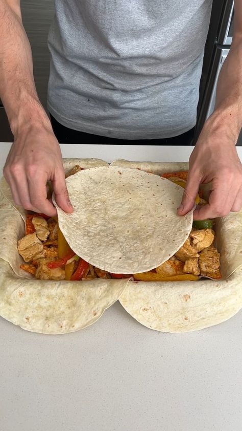 224K views · 2.7K reactions | Feed the whole family with this easy hack 😍 | The Pun Guys | The Pun Guys · Original audio Fajitas Board, Pun Guys, Mexican Fajitas, Wrap Chicken, Homemade Cheesecake Recipes, Dorito Chicken, Blueberry Cheesecake Recipe, Baked Chicken Fajitas, Crunch Wrap