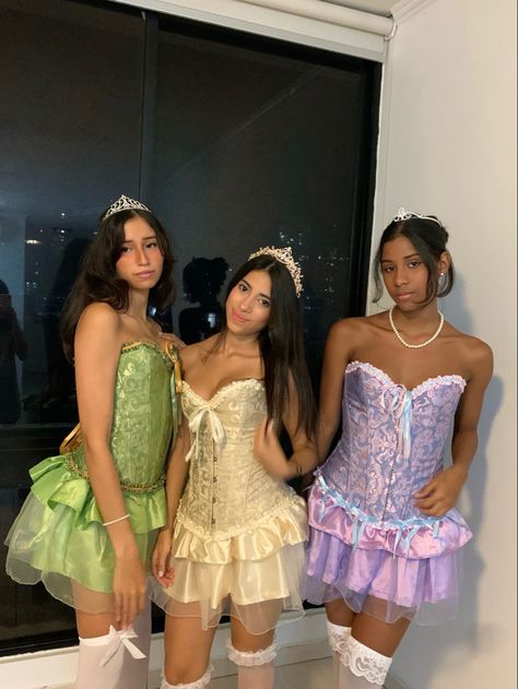 Trio Disney Characters Costumes, Trendy Halloween Costumes Trio, Disney Halloween Group Costumes, Cute Duo Halloween Costumes Best Friends Disney, Hot Disney Costumes, Princesses Costumes Group, Black Princess Costume, Trio Halloween Costumes Princess, Trio Princess Costumes