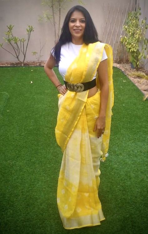 Yellow handloom linen saree draped with belt and a Cropped white t-shirt, for unique draping ideas! Yellow Saree With White Blouse, Saree With Tshirt, Saree With White Blouse, Draping Ideas, Haldi Dress, Saree With Belt, Yellow Ombre, Saree Blouse Patterns, Yellow Saree