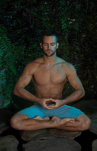 stillness Guy Meditating, Meditation Man, Man Meditating, Yoga Poses For Men, Online Yoga Classes, Tai Chi Chuan, Yoga Times, Yoga Exercises, Zen Meditation