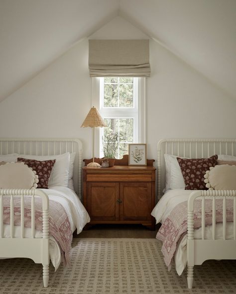 PEC Cottage Bedrooms Tiffany Leigh Design, Twin Beds, Shared Room, Cottage Bedroom, Big Girl Rooms, Childrens Bedrooms, Interior Design Trends, New Room, Girl Room