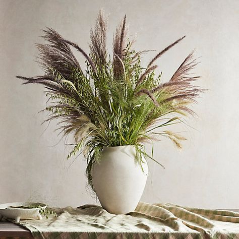 Grass Decor, Pampas Grass Decor, Wild Grass, Fall Arrangements, Plants Flowers, Dried Flower Arrangements, Pampas Grass, Outdoor Garden Furniture, Wreath Decor