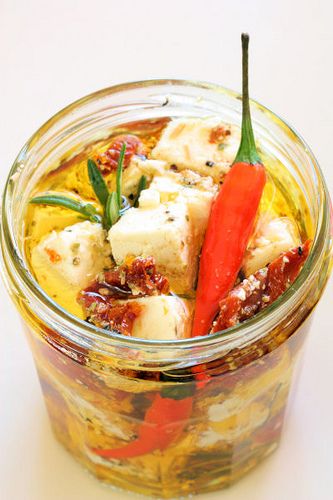 DIY: Food Gifts - Marinated Feta Cheese Marinated Feta, Marinated Cheese, Taiwanese Cuisine, Diy Food Gifts, Taiwan Food, Christmas Food Gifts, Meals In A Jar, Football Food, Milk Recipes