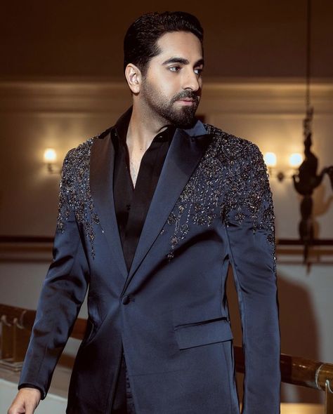 Best Wedding Suits For Men, Reception Suits, Haldi Photoshoot, Wedding Suits Men Black, Dad Outfits, Best Wedding Suits, Black Blazer Men, Reception Outfits, Groom Dress Men