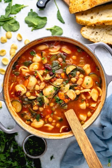 One Pot Vegan Minestrone Soup Soup Minestrone, Vegan Minestrone, Vegan Minestrone Soup, Vegan Tortilla Soup, Soup Beans, Vegetable Noodles, Gluten Free Noodles, Vegan Soup Recipes, Vegan Beans