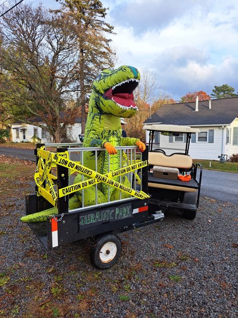 Jurassic Park Golf Cart, Golf Cart Halloween Ideas, Halloween Golf Cart Parade, Halloween Golf Cart Decorations, Halloween Golf Cart Ideas, Halloween Golf Cart, Golf Cart Decorating Ideas, Camper Halloween, Golf Cart Decorations