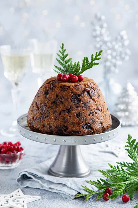 Slow Cooker Christmas, Christmas Pudding Recipes, Xmas Pudding, Delicious Holiday Desserts, Figgy Pudding, British Desserts, Dried Fruit Mix, Dessert Cookbooks, Plum Pudding