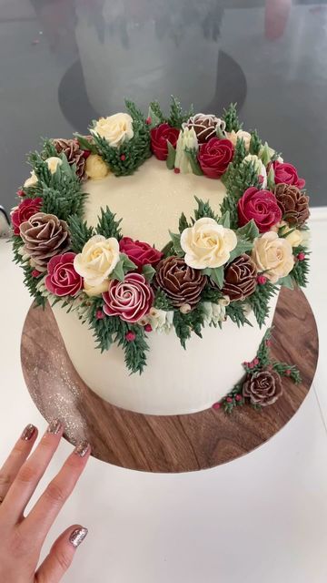 Alice Ward on Instagram: "A lovely festive floral wreath cake for an 85th birthday 🌹✨🌿 Really loved making this one 🥰 8” vanilla sponge with buttercream & raspberry jam filling ♥️ . #cake#flowers#flowercake#floralcake#wreathcake#buttercreamflowers#piping#baking#festivecake#birthdaycake#cakeinspo#cakedecorating#petalsbakehouse" Wreath Cake Christmas, Poinsettia Cake, Christmas Wreath Cake, Filling Cake, Wreath Cake, Christmas Themed Cake, Birthday Cake With Flowers, Christmas Cake Designs, 85th Birthday