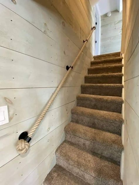 Diy Stair Railing, Diy Flower Beds, Staircase Design Modern, House Florida, Basement Remodel Diy, Basement Inspiration, House Redesign, Stair Railing Design, Stair Handrail