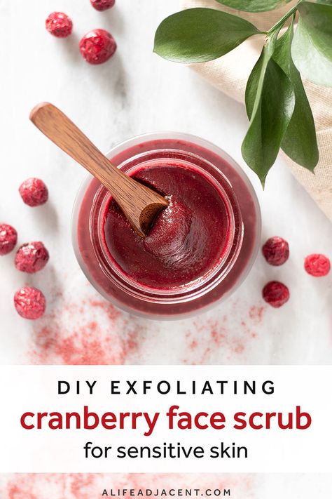 Face Scrub For Sensitive Skin, Diy Exfoliating Face Scrub, Cranberry Powder, Diy Face Scrub, Exfoliating Face Scrub, Exfoliating Face, Natural Beauty Recipes, Face Scrub Homemade, Brown Spots On Face