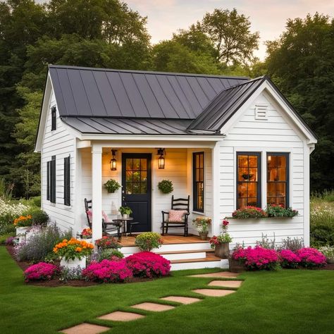 Clean Landscaping, Cute Small Houses, Backyard Guest Houses, Small Cottage House Plans, Cottage Exteriors, Small Cottage Homes, Small Cottages, Building A Tiny House, Cottage Exterior