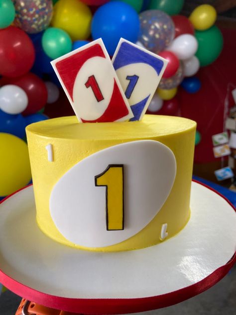 Uno Cakes 1st Birthday Parties, Uno Smash Cake, Uno Cake Ideas, Uno First Birthday Party Boy, Uno Birthday Cake, Uno Birthday Party Theme, Uno Themed First Birthday, Uno First Birthday, Uno Cake