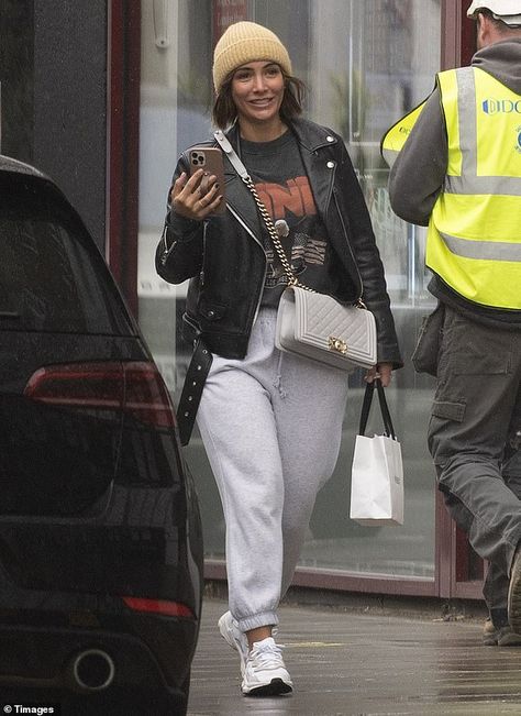 Happy: Frankie Bridge appeared in good spirits on Friday as she enjoyed a day of pampering in London's South Kensington Maternity Tracksuit Outfit, Super Casual Winter Outfits, Weekend Chill Outfit, Winter Errands Outfit Casual, Ones Outfit Women, Cool Athleisure Outfits, Frankie Bridge Style, Fall Errands Outfit, Tracksuit Bottoms Outfit