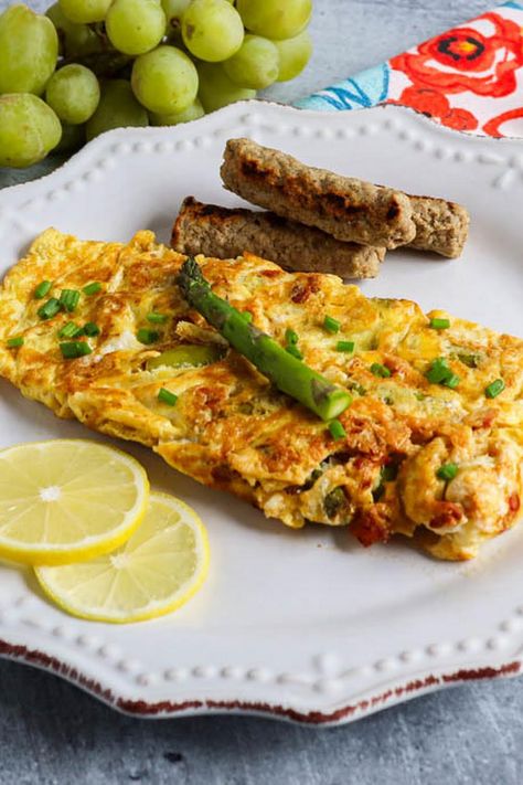 Asparagus Omelette Asparagus Omelette, Better Breakfast, Omelette Recipe, Fresh Asparagus, Easy Lunch Recipes, Nonstick Skillet, Cooking For One, Food Tasting, Egg Breakfast