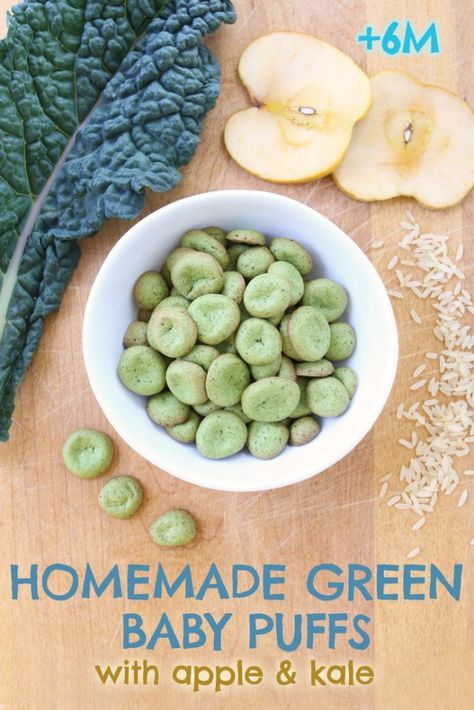 Green homemade baby puffs with apple and kale: gluten free + dairy free + refined sugar free.