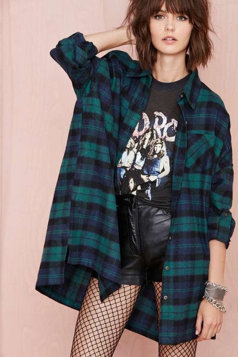 Get Down Button Up - Green - Free Fall | Shirts + Blouses | Tops | Fall Of The Wild   #fasion #shirt #fall #touch Flannel Shirt Outfit, Green Flannel Shirt, Look Grunge, Tartan Shirt, Checked Blouse, Grunge Vintage, Fishnet Stockings, Long Sleeve Plaid, Loose Blouse