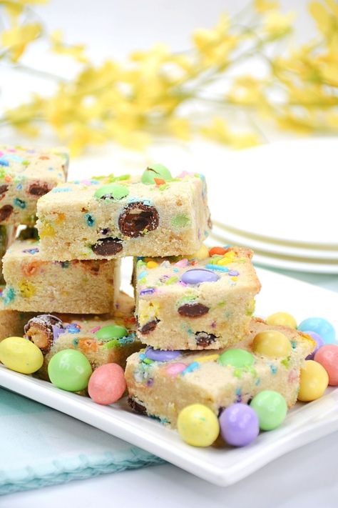 M And M Bars, Easter Dessert Bars, Homemade Cookie Bars, Easter Cookie Bars, Easter Bars, Cookie Bars Easy, Easy Easter Desserts, Easter Sugar Cookies, Cookies Bars