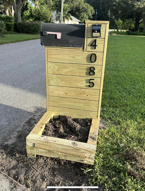 Mail Box Ideas, Modern Mailbox Design, Mailbox Makeover, Mailbox Landscaping, Diy Mail, House Numbers Diy, Diy Mailbox, Modern Mailbox, Mailbox Design