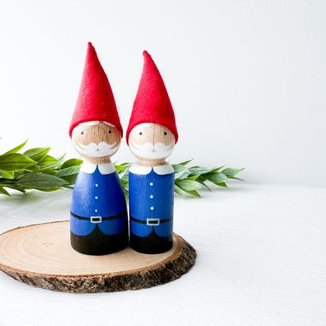 ATALE | Handmade Peg Dolls & Accessories | | From Christmas Elves to Garden Gnomes~🏡 A custom order asking if we could change the colour of our Christmas elves to the classic blue… | Instagram Holiday Peg Dolls, Autumn Peg Dolls, Elf Peg Doll, Peg Doll Accessories, Peg Dolls Ideas, Wooden Peg Doll Gnomes, Peg Dolls Christmas, Wooden Peg Fairies, Ginger Hair Peg Doll