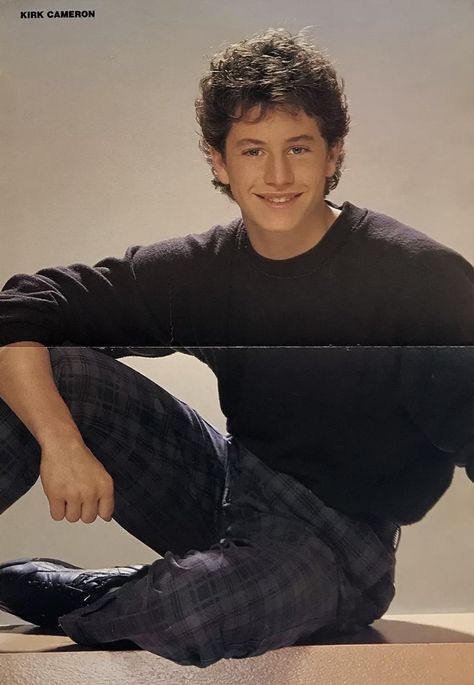 Kirk Cameron in 1986 Kirk Cameron Growing Pains, Kurt Cameron, Matthew Lawrence, Kirk Cameron, 90s Tv Shows, Handsome Asian Men, 80s And 90s Fashion, Teen Magazine, Fact Families