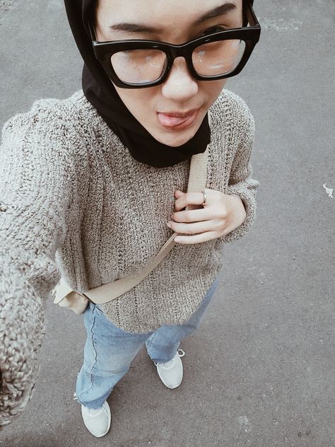 Nike Dunks Outfit Woman, Nike Dunks Outfit, Dunks Outfit Woman, Dunks Outfit, Hijab Ootd, Ootd Outfit, Nike Sneakers, Nike Dunks, Ootd