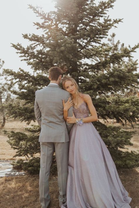 Couple Photography Poses For Prom, Matric Dance Couple Poses, Photoshoot Prom Ideas, Formal Dance Photography, Ideas For Prom Pictures, Cute Couple Poses For Prom, Outdoor Prom Picture Ideas, Poses For Pictures Prom, Photo Ideas For Prom