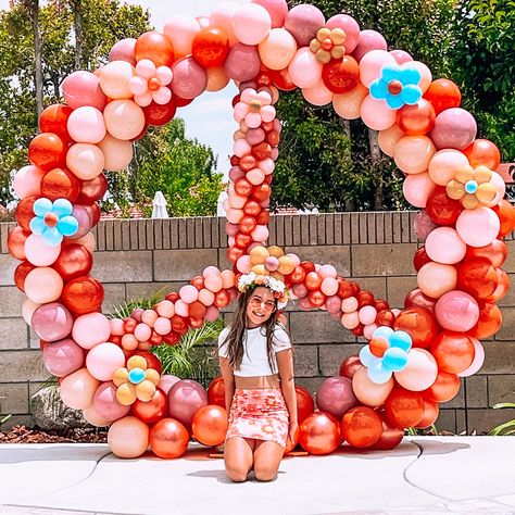 5 Is A Vibe Balloons, Peace Love Party Theme, Peace Sign Balloon Arch Diy, Peace Balloon Arch, 70s Flower Power Party, 70s Balloon Garland, Groovy Aesthetic Birthday, 60s Themed 60th Birthday Party, Groovy Photo Backdrop