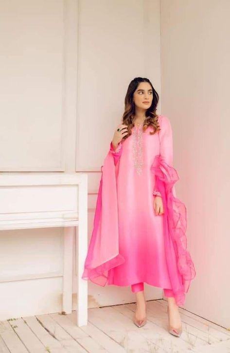 Dress Code For Women, Women Party Dresses, Pakistani Formal Dresses, Punjabi Outfits, Cakes Recipes, Salwar Kamiz, Indian Dresses Traditional, Bridal Dress Fashion, Dress Design Patterns