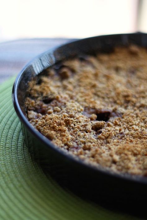 Fall Fig Crumble Paleo Fall Desserts, Fig Crumble, Fig Pudding, Double Chocolate Cookies Recipe, Crumble Recipe, Paleo Treats, Gluten Free Sweets, Good Healthy Snacks, Healthy Snacks For Diabetics