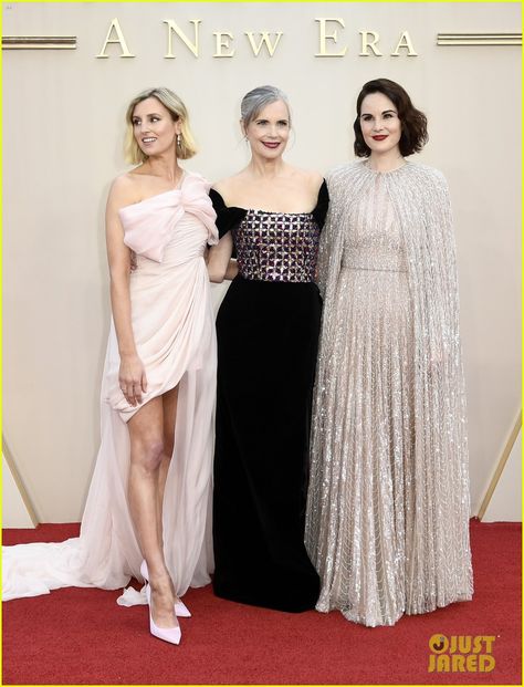 Downton Abbey Fashion Dresses, Downton Abbey A New Era, Red Carpet Couples, Laura Carmichael, Elizabeth Mcgovern, Downton Abbey Fashion, Downton Abby, Michelle Dockery, Claire Danes