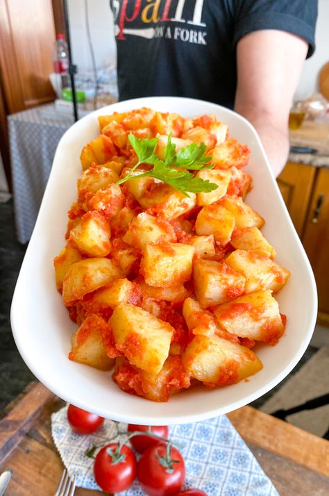 DELICIOUS Melt In Your Mouth Potatoes in a Rich Tomato Sauce Potatoes With Tomato Sauce, Potatoes In Tomato Sauce, Tomato And Potato Recipes, Potato And Tomato Recipes, Tomatoes And Potatoes Recipe, Potato Tomato Recipe, Potato Sauce, Spanish Potatoes, Bbq Potatoes