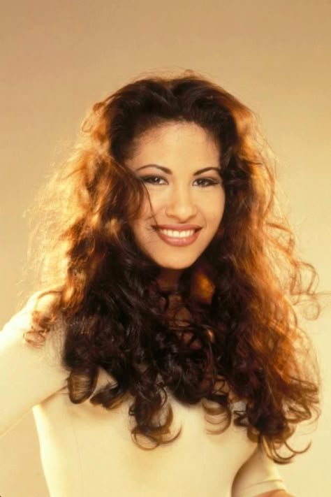 Agree Shampoo, Selena Costume, Selena Quintanilla Fashion, Selena Pictures, Selena Q, Tejano Music, Celebrity Makeup Looks, Selena Quintanilla Perez, Selena Quintanilla