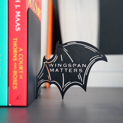 ACOTAR Wingspan Matters Bookends Acotar Wingspan, Acotar Decor, Acotar Merchandise, Diy Laser Engraver, Acotar Funny, Book Reader Gifts, Shelf Inspiration, Diy Wings, Fantasy Romance Books