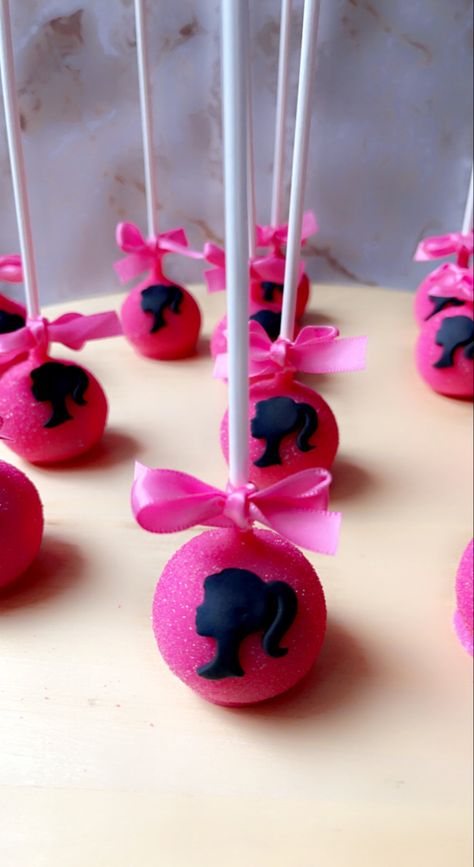 Barbie Cake Pop Ideas, Barbie Table Decorations Birthday, Barbie Theme Cake Pops, Barbie Cake Pops Cakepops, Barbie Themed Pool Party, Barbie First Birthday Party, Barbie Cakepops, Barbie Cake Pops, Barbie Treats