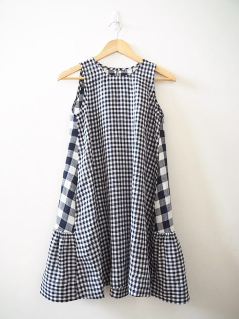 Vogue Dress Patterns, Gingham Linen, Checkered Dress, Linnet, Dress Sewing Patterns, Vogue Fashion, Ladies Dress Design, Fashion Sewing, Sewing Dresses