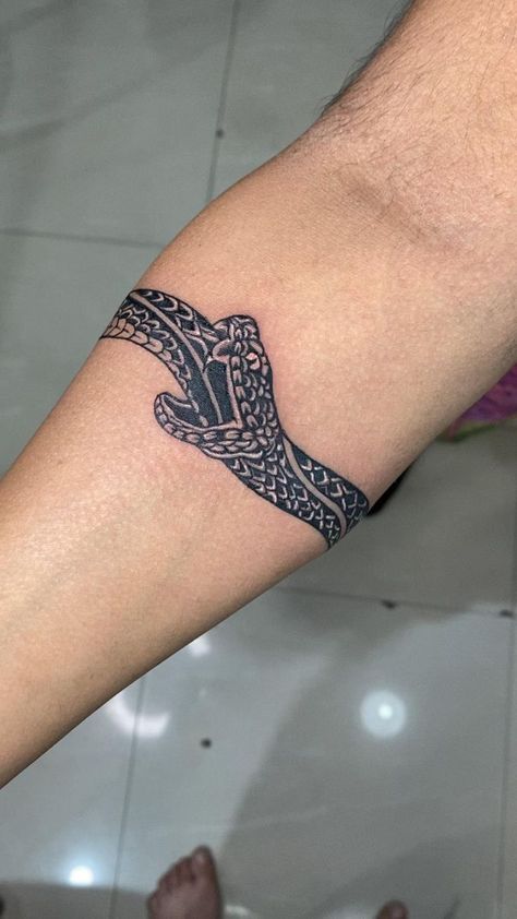 OUROBOROS tattoo by Naina Jain Chandani [Video] in 2022 | Forearm band tattoos, Hand tattoos for guys, Tattoos for guys Ankle Tattoo Men, Forearm Cover Up Tattoos, Wrist Band Tattoo, Wrist Tattoo Cover Up, Tattoos Hand, Ouroboros Tattoo, Wrap Around Tattoo, Guys Tattoos, Wrap Tattoo