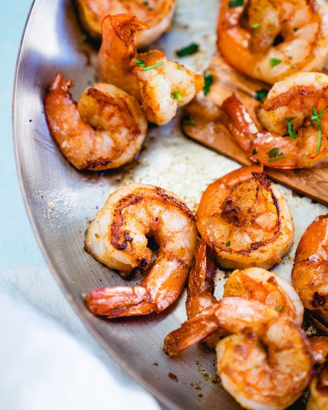 How To Saute Shrimp, Sauteed Shrimp Recipe, Devein Shrimp, Creamy Shrimp Pasta, Sauteed Shrimp, Vegetarian Cookbook, Frozen Shrimp, Couple Cooking, Shrimp Seasoning