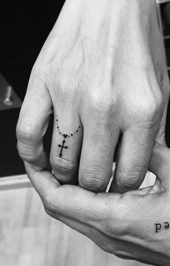 Micro Tattoo Ideas, Cross Finger Tattoos, Cross Tattoo On Hand, Crucifix Tattoo, Tiny Cross Tattoo, Tattoo On Finger, Micro Tattoo, Small Cross Tattoos, Toe Tattoos