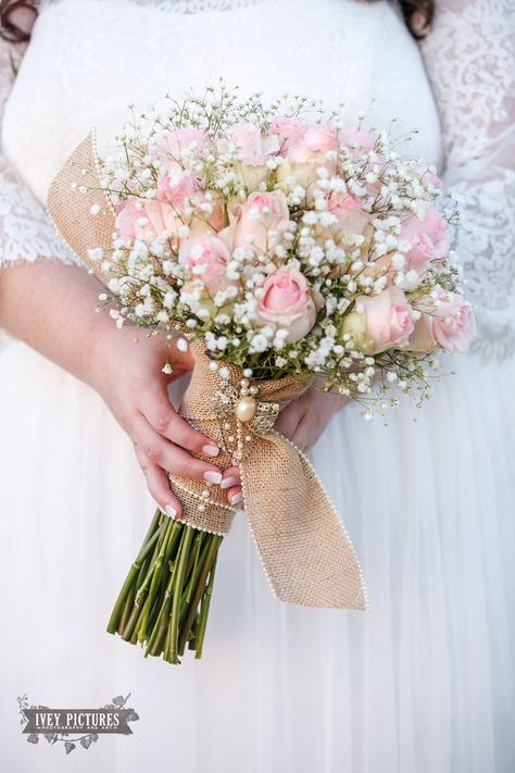 Pink Babybreath Bouquet, Burlap And Pink Wedding, Flower For Bride Bouquets, Bouquet Of Flowers For Bride, Light Pink Prom Flowers Bouquet, Natural Flower Bouquet Quinceanera, Flower Bouquet For Wedding Bride, Baby Pink Flower Bouquet, Bride Flower Bouquet Pink