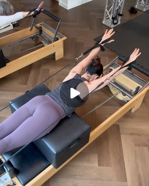 Traps Workout, Core Strength Training, Pilates Reformer Exercises, Pilates Equipment, Reformer Pilates, Posture Exercises, Pilates Training, Friday Workout, Pilates Instructor