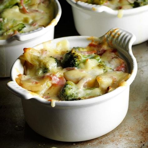 Wow Your Dinner Guests with These Ramekin Recipes Ramekin Meals, Ham Casseroles, Ramekin Recipes, Ramekin Recipe, Best Potato Recipes, Ramekin Dishes, Ham Casserole, Leftover Ham Recipes, Scalloped Potato Recipes