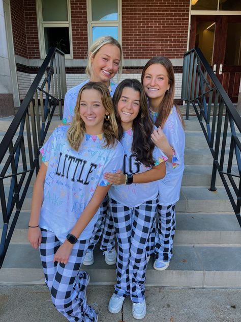 Taylor Swift - You Belong with me- Sorority big little reveal theme Taylor Swift Big Little Reveal, Sorority Big Little Reveal Theme, Big Little Themes, Sorority Big Little Reveal, Big Little Reveal Ideas, Big Lil, Sorority Big Little, Bid Day Themes, Tri Delta