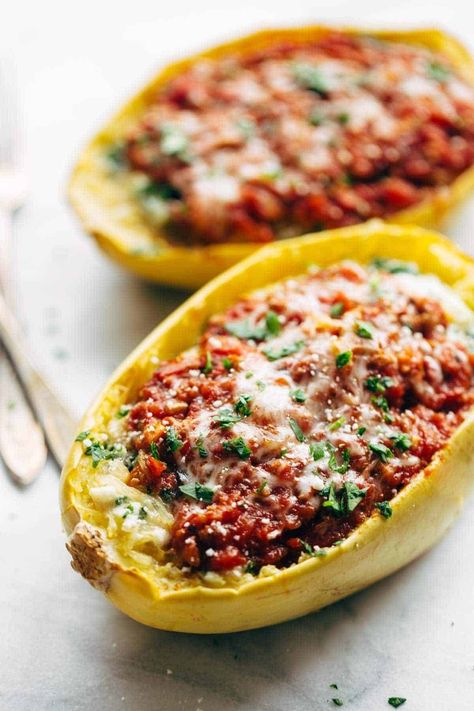 Spaghetti Squash Lasagna Boats - creamy ricotta, spaghetti squash, garlic kale, Parmesan and mozzarella cheese, and a quick simmer tomato sauce. Easy, healthy, and SO delicious! #glutenfree #healthy #easyrecipe #dinner #cleaneating | pinchofyum.com Ricotta Spaghetti Squash, Spaghetti Squash Lasagna Boats, Ricotta Spaghetti, Lasagna Boats, Spaghetti Dishes, Healthy Lasagna, Spaghetti Squash Lasagna, Pizza Lasagna, Garlic Kale