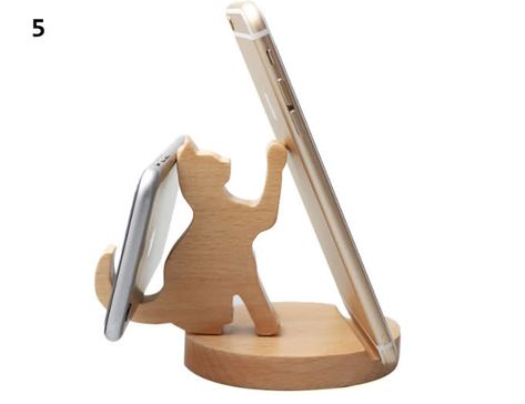 Discover Cool Stuffs And Wonderful Gift Bois Intarsia, Wooden Phone Holder, Wood Phone Holder, Desk Phone Holder, How To Varnish Wood, Support Ipad, Iphone Holder, Iphone Stand, Phone Plans