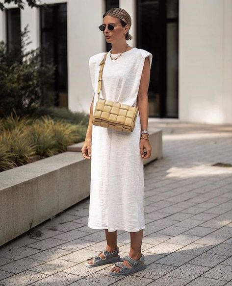 Dad Sandals Outfit, Chunky Sandals Outfit, Dad Sandals, Padded Dress, Chanel Outfit, Cotton Long Dress, Sandals Outfit, Sleeveless Tshirt, Looks Style