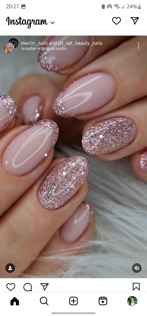 Cute Oval Nails Ideas, Pink Winter Nails Almond, Short Almond Nails Designs 2024, Short Almond Nails Designs Winter, Pink Winter Nails Short, Short Almond Nails Winter, Short Almond Nails Designs, Winter Nails Almond, Almond Nails Winter