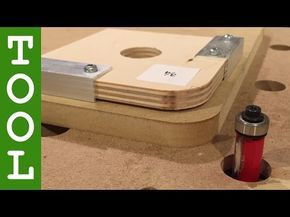 A set of corner radius router templates is one the most useful accessories for the router table. This 'ible presents an easy way to make your own!Stuff you... Router Techniques, Flush Trim Router Bit, Diy Router, Woodworking Jigsaw, Router Jig, Trim Router, Woodpeckers, Router Woodworking, Wood Router