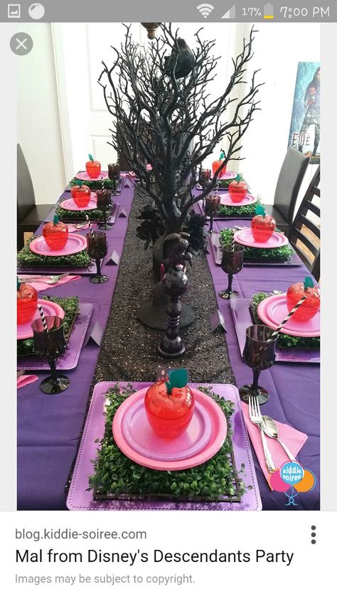 Heres those apples like she has Maleficent Birthday Party, Descendants Party Ideas Birthdays, Maleficent Party, Disney Villain Party, Disney Descendants Party, Villains Party, Party Website, Descendants Party, Interactive Calendar